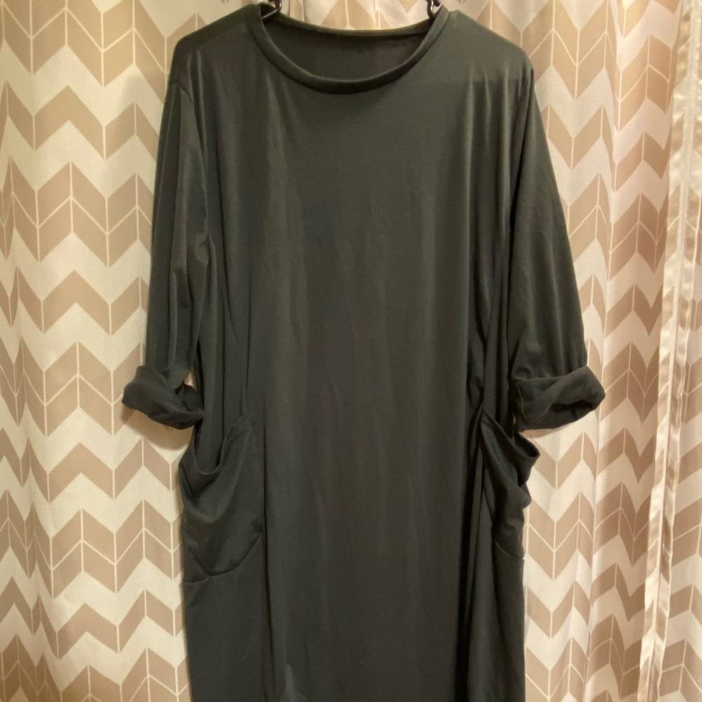 Unbranded; pocketed, loose, casual women’s dress